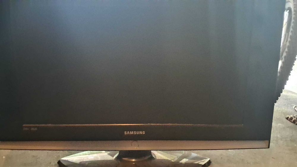duas televisões Samsung  grandes problema imagem