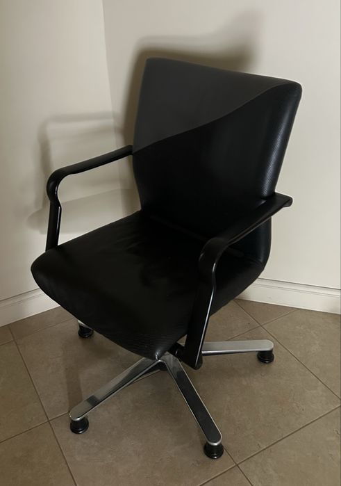 Fotel biurowy obrotowy czarny