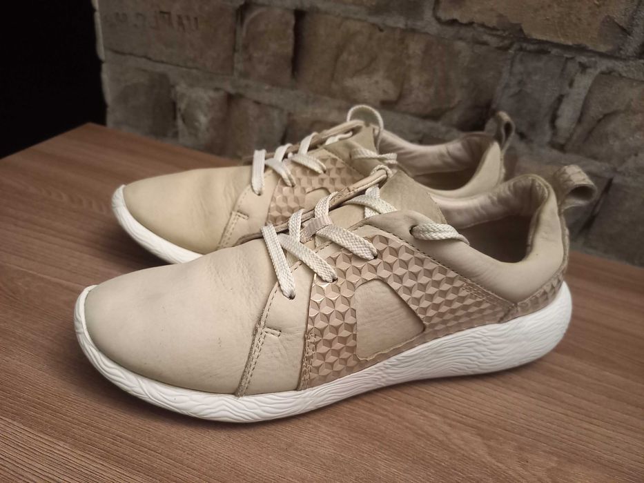 Кроссовки кожаные Clarks artisan размер 38.