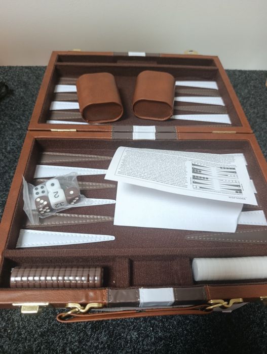 Elegancki zestaw gra Backgammon / Tryktrak – Ekoskóra