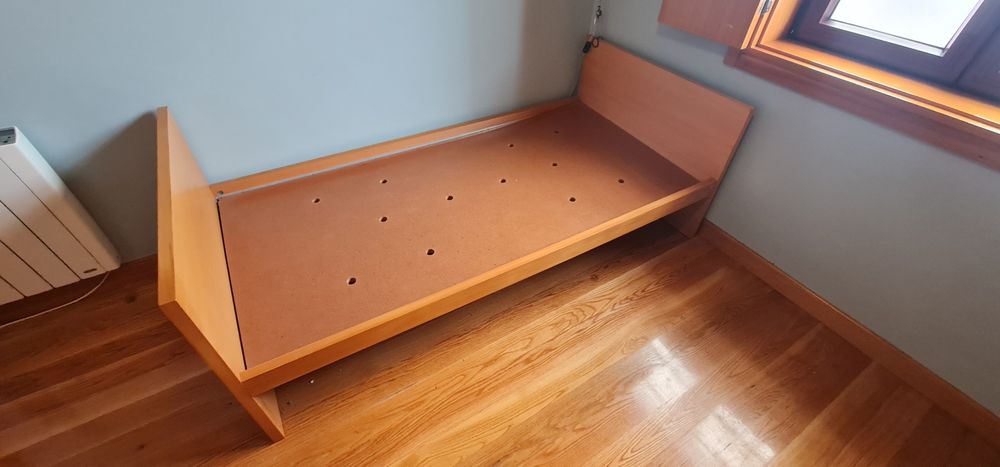 Cama solteiro com gaveta-cama