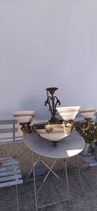 Candeeiro em bom estado