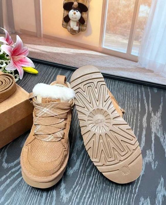UGG Lowmel Sand r.39