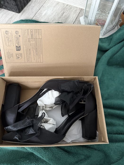 Buty na korku z kokardka