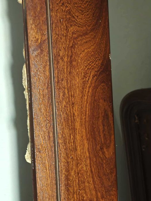 Vários moveis de madeira maciça