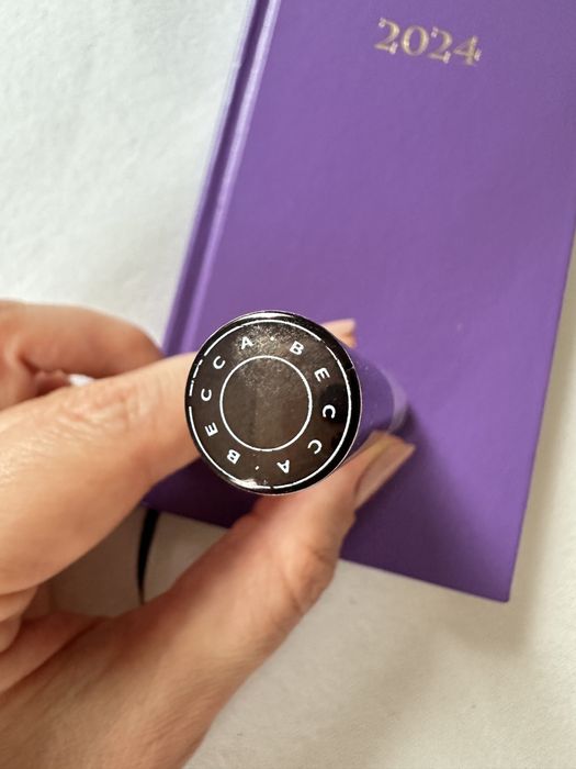 Becca Opal mini rozswietacz w blyszczyku