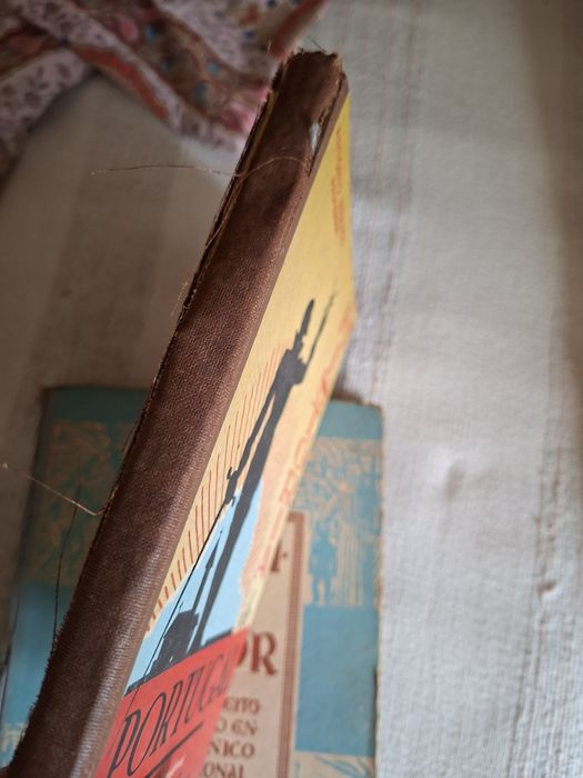 Livro antigo de Leituras ensino primário IV Classe