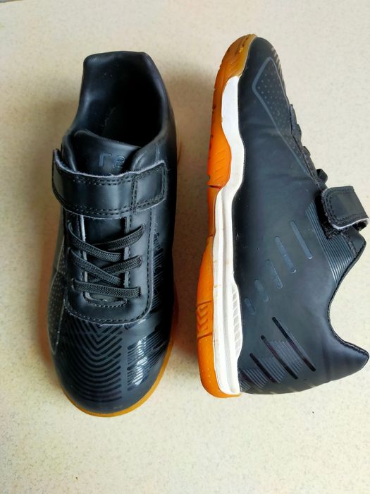 Buty sportowe halówki Rezo 30