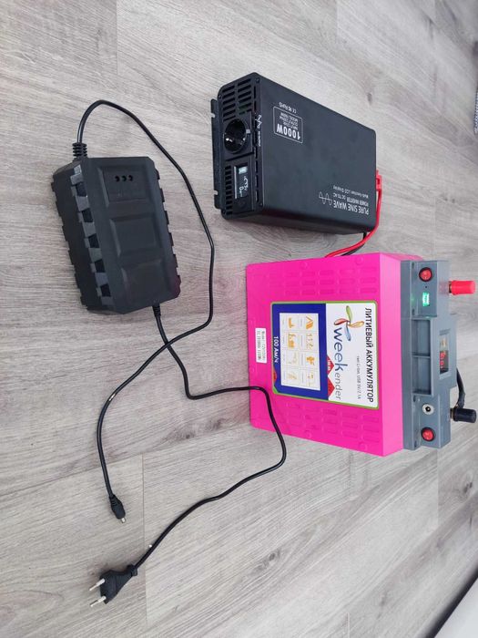 Инвертор + аккумулятор с зарядным Weekender 100ah  12.6в с USB ИБП ДБЖ