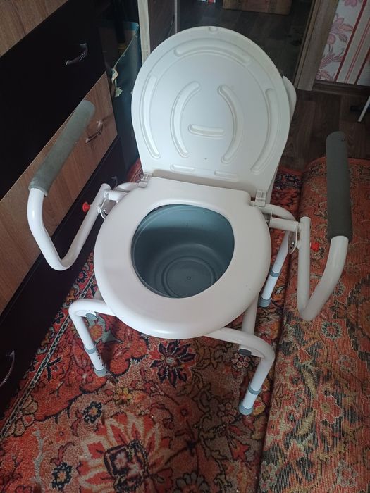 Крісло-туалет б.в.