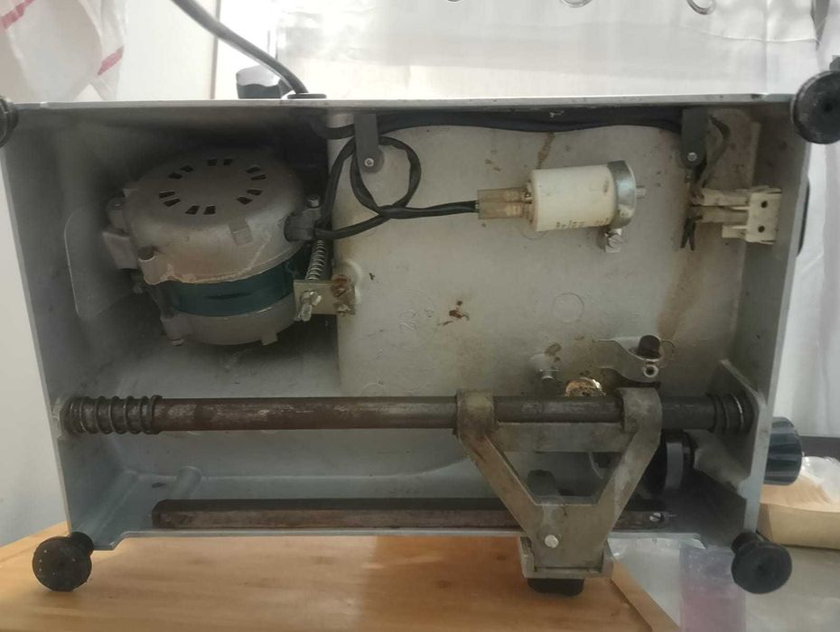 Fiambreira Profissional para Corte de Frios – Ótimo Estado