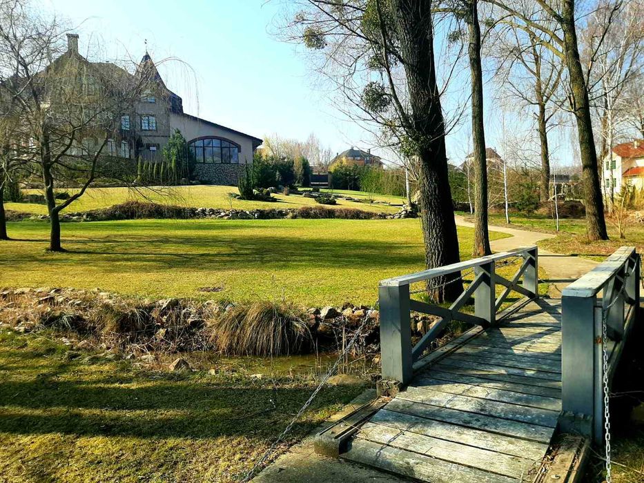 Дом 950кв. ,VIP уровня,на берегу озера, 7 спален.Бассейн с подогревом.