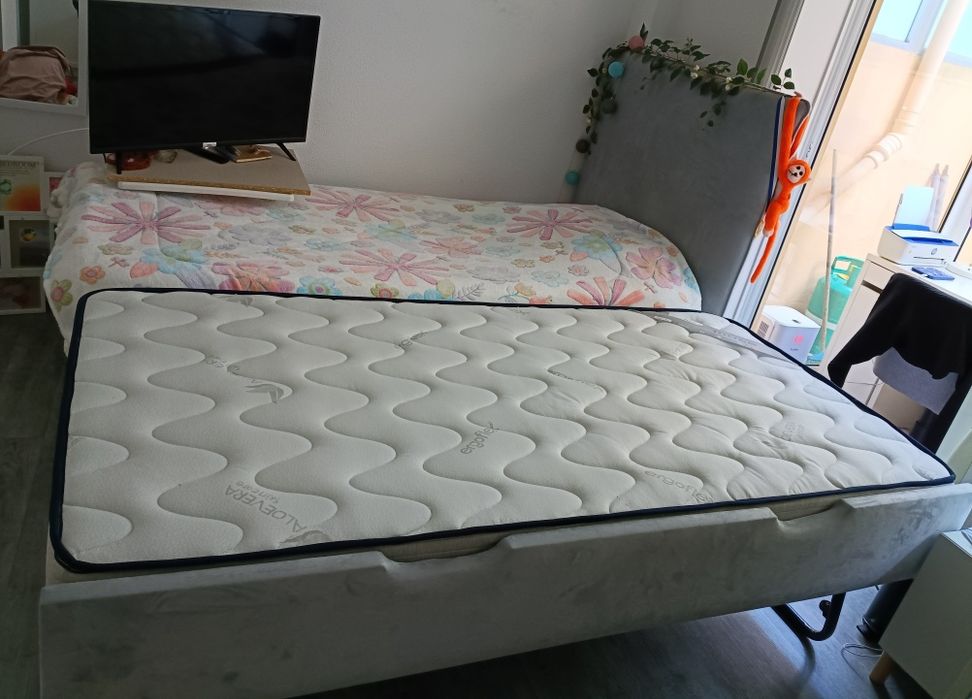 Vendo cama solteiro (outra por baixo)
