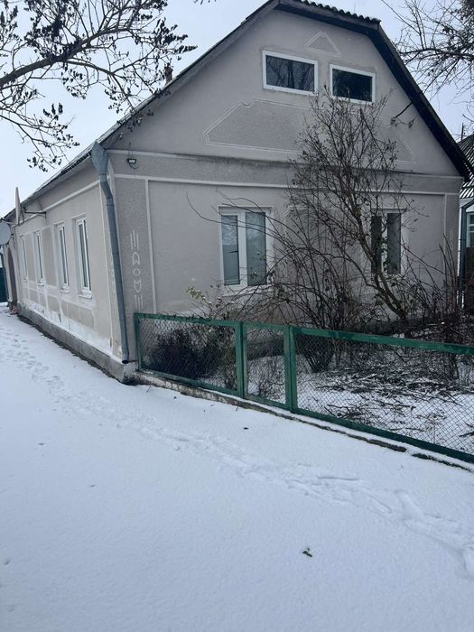 Будинок в смт.Володарка, 4 кімнати.