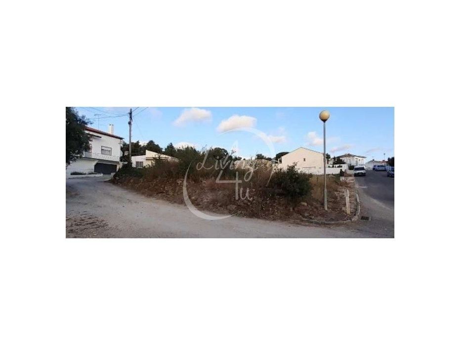 Terreno Para Construção - Com Projeto Aprovado Para Moradia T4 — Aljubarrota, Leiria