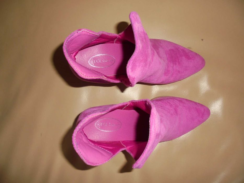 Botins de senhora cor - de - rosa
