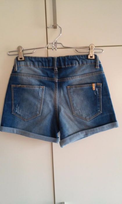 Conjunto blusa Petit Patapon e calção Zara