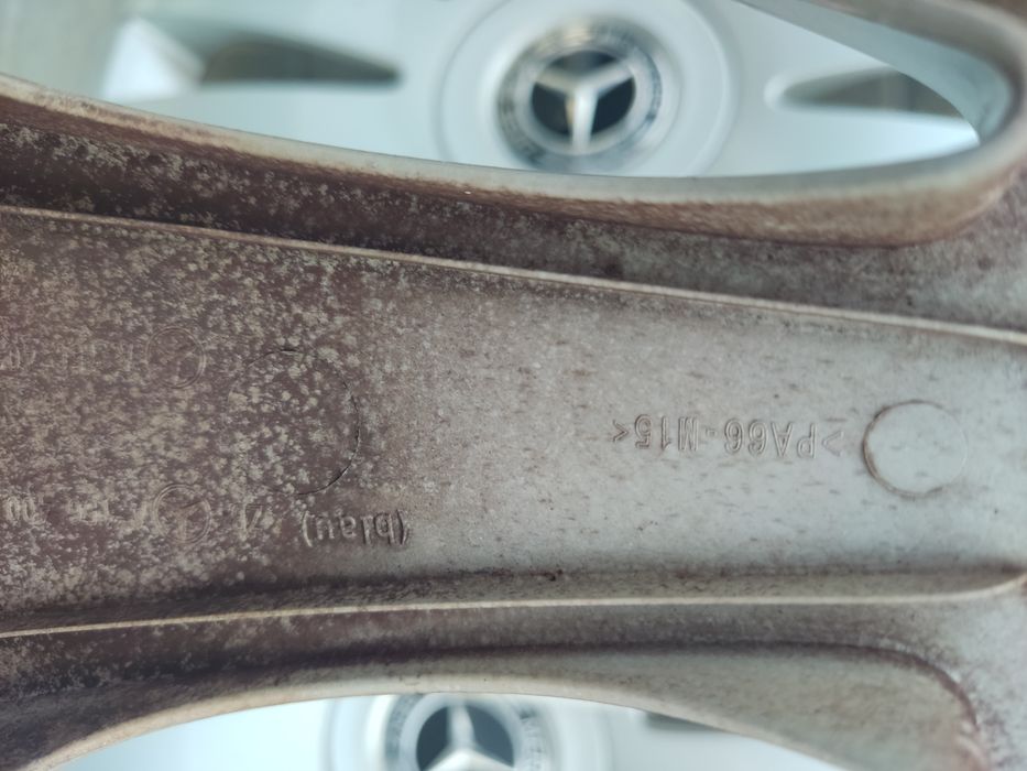 Tampoes roda Mercedes R17 Originais