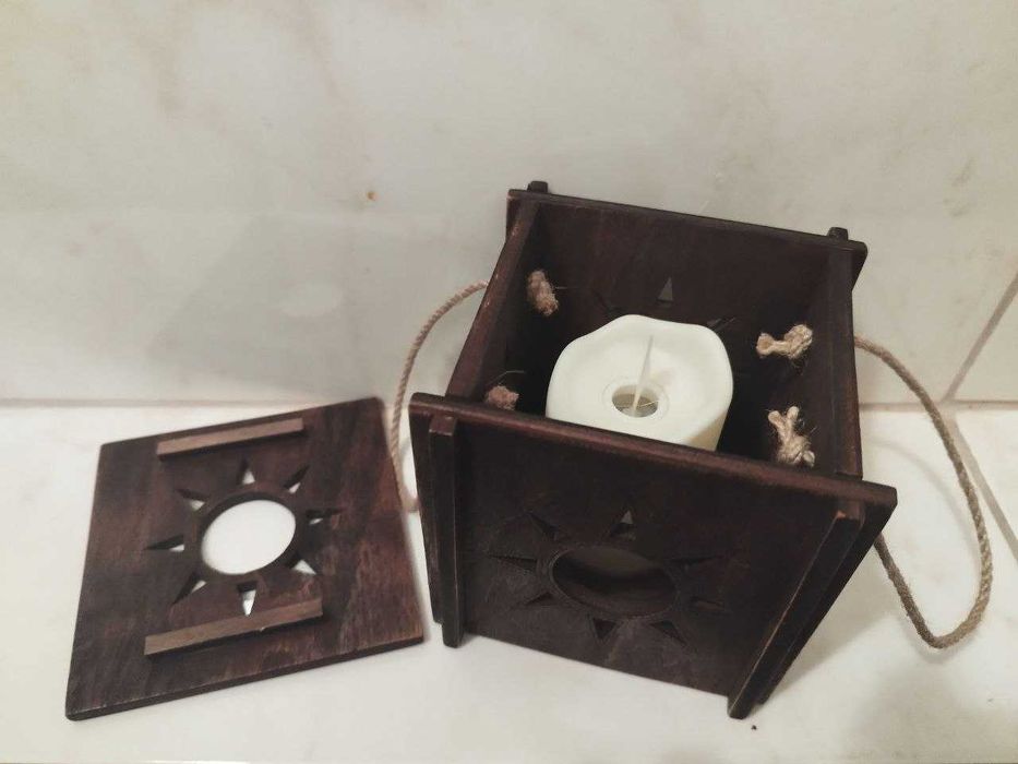 Фонарь со свечой и LED-подсветкой декоративный сделанный из дерева