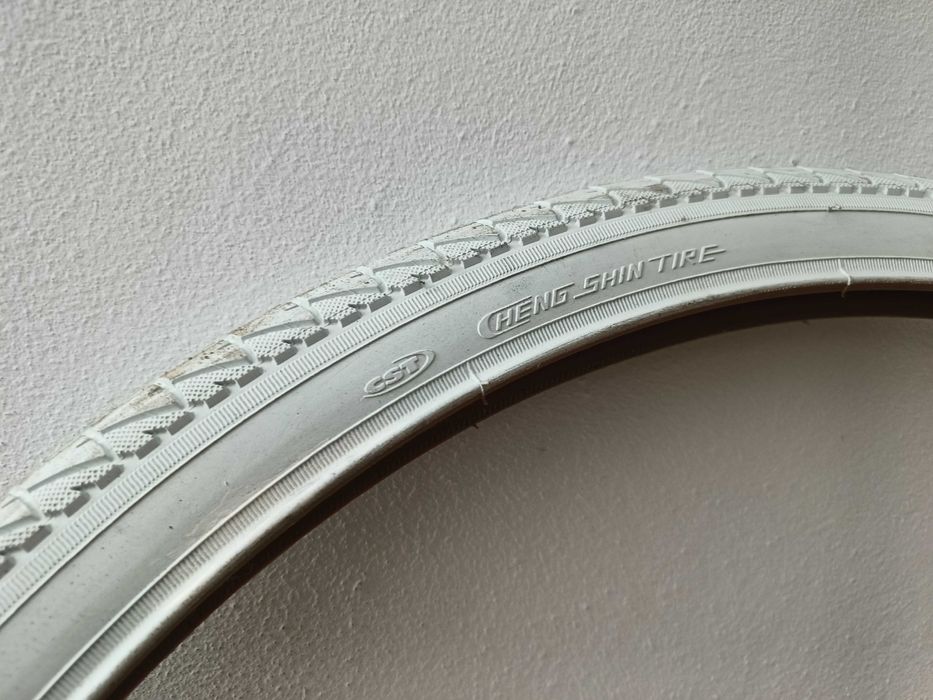 Opony Opona Biała CST  26 x 1,75 Nowe