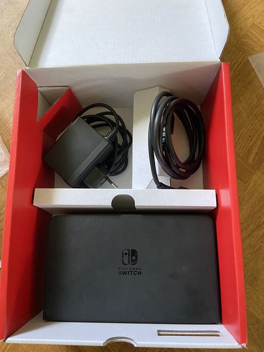 Konsola NINTENDO Switch OLED Model Czerwono-Niebieski