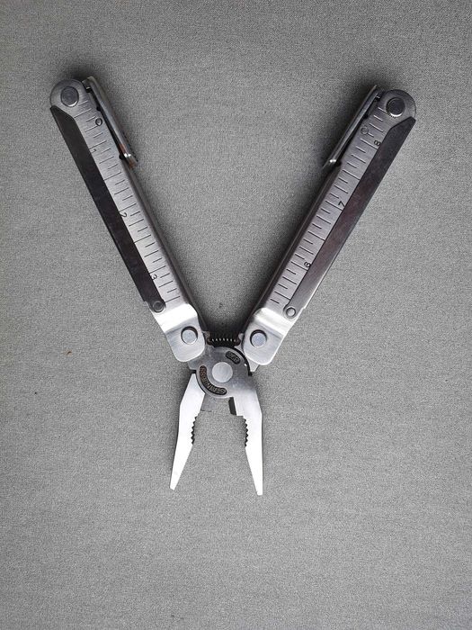 Alicate multifuncional