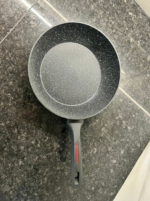 conjunto de 6  panelas de indução antiaderente.