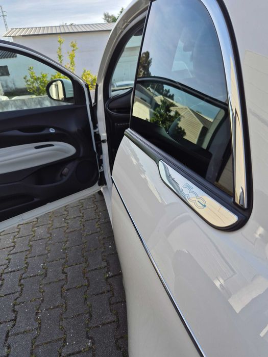 Fiat 500e La Prima