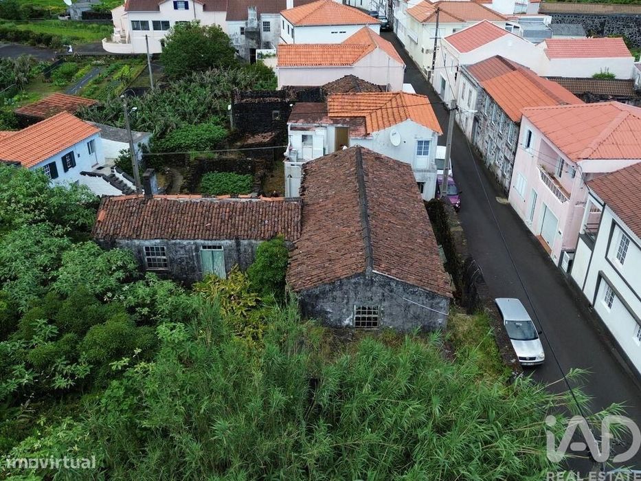 Casa tradicional T3 em Ribeiras de 207,00 m2