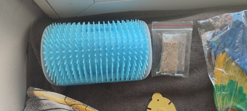 Різні іграшки по фото для котів