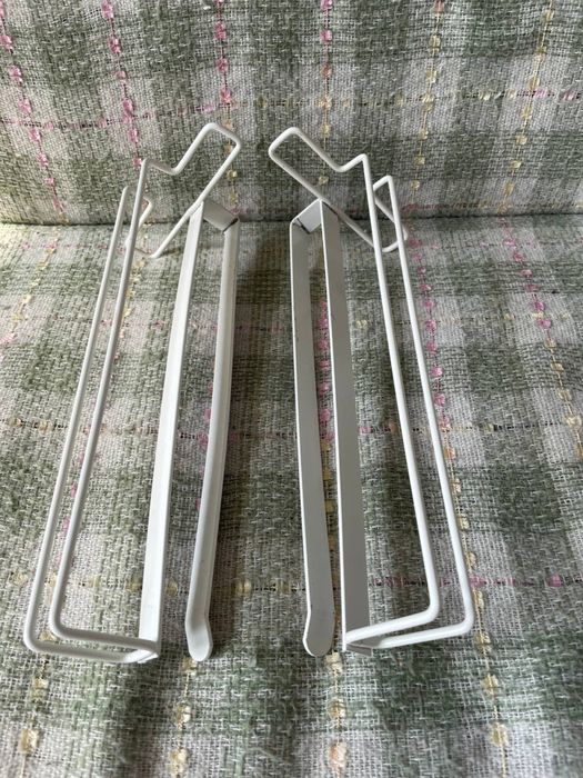 Uchwyt na kieliszki pod szafkę