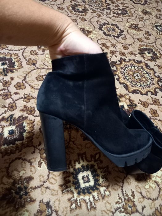 Ботинки  замшеві 40р