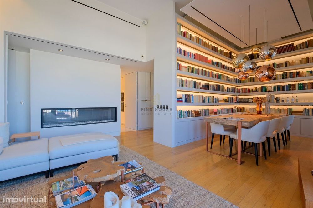 Penthouse T3 com terraço e 3 lugares de garagem na Alameda dos Oceanos