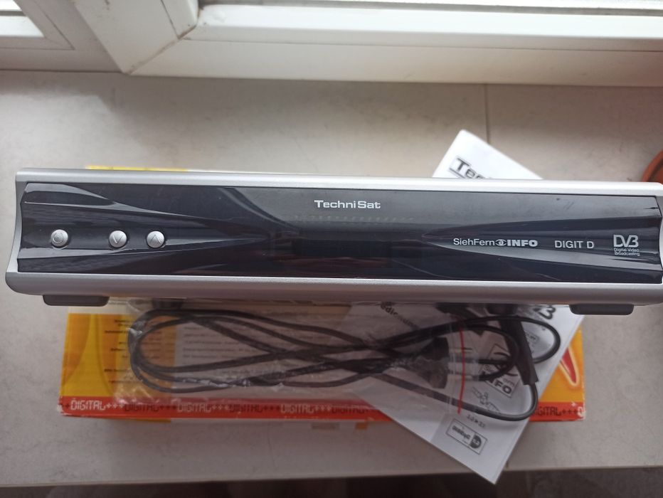 Супутниковий приймач  TechniSat Digit D