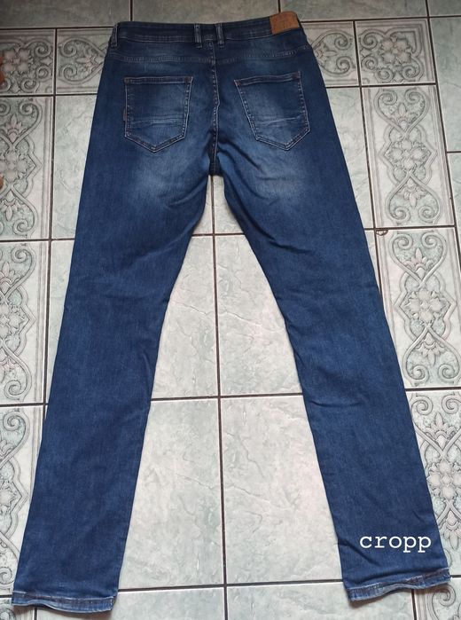 Jeansy  młodzieżowe, meskie cropp.