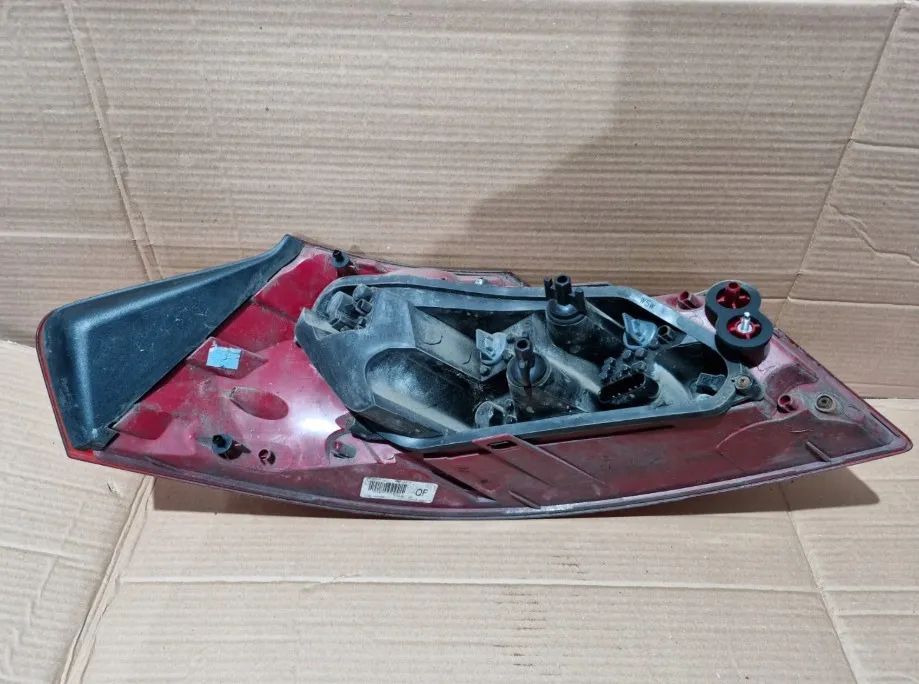 lampa prawa lewa tylna tył opel insignia a kombi