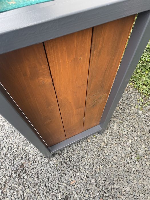 Drewniana donica ogrodowa zewnętrzna na taras