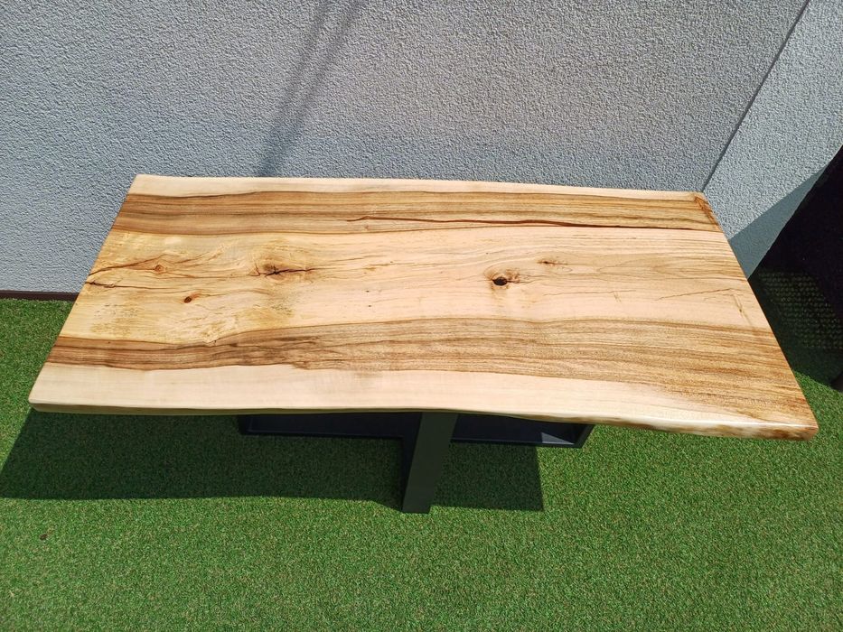 Stolik kawowy z orzecha