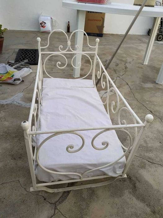 Berço Antigo em Ferro *VINTAGE*