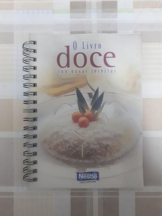 Livro de sobremesas com leite condensado