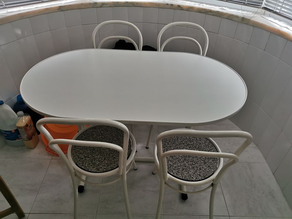 Mesa de Cozinha e Cadeiras