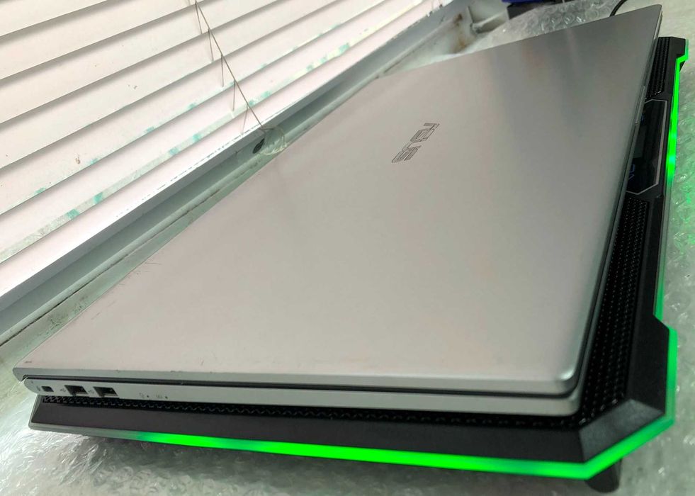 Asus VivoBook F712JA 17.3" FHD  i7-1065G7 DDR 20Gb SSD 512Gb акум ≈1г