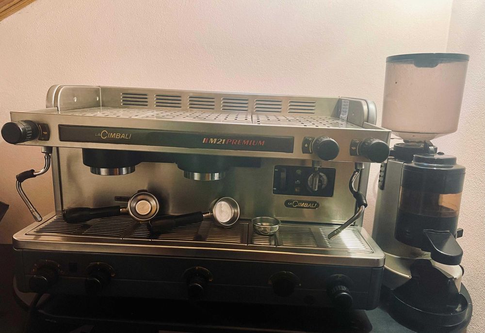 Máquina Café Profissional La Cimbali M21 & Moinho Brasilia RR45