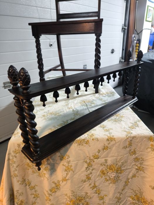 Conjunto cadeira + prateleira