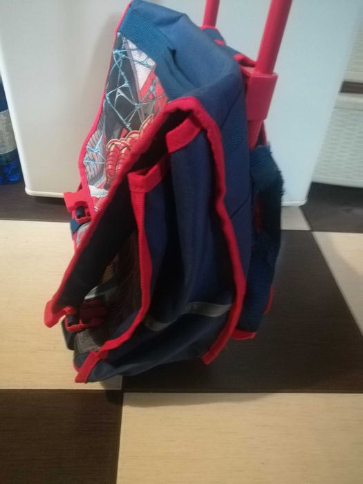Продаю школьный рюкзак MARVEL " Spider-Man " человек-паук на колесах