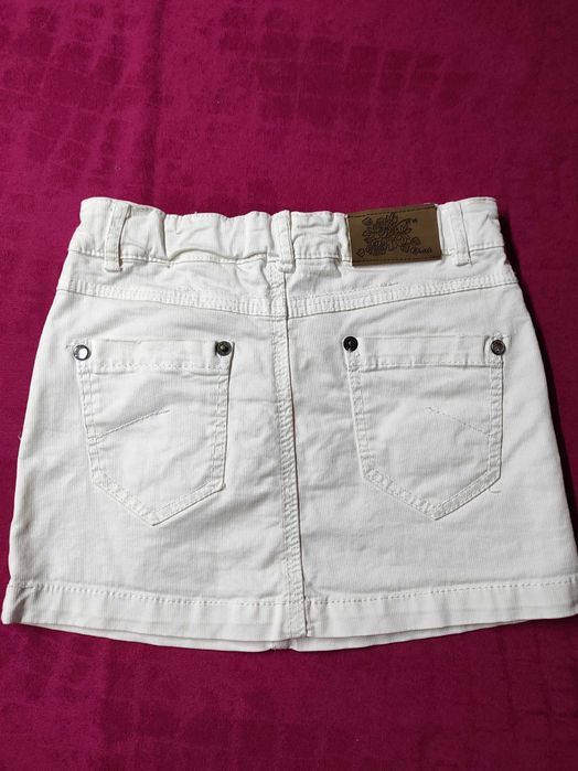 Mini saia branca de verão tamanho 5 anos marca Okaïdi