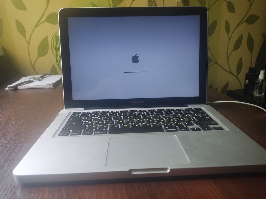 Продам MacBook Pro.