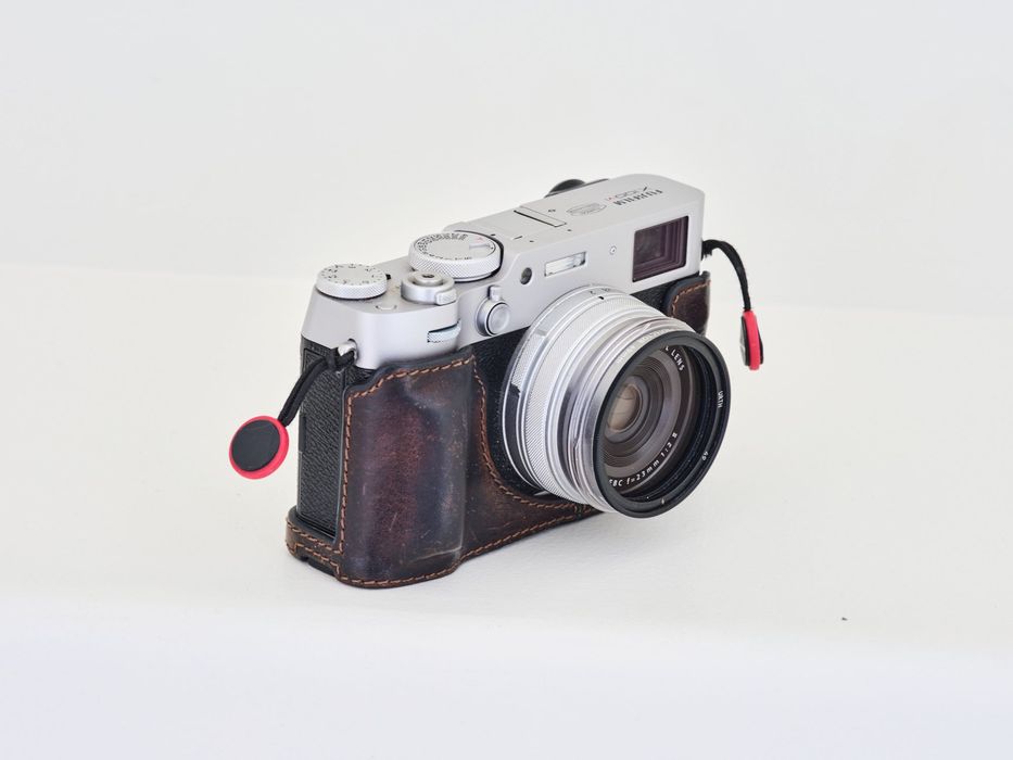Fujifilm X100VI (16.200 disparos) + kit filtros magnéticos Urth 49mm + Black Mist 1/4 + bateria extra + estojo pele