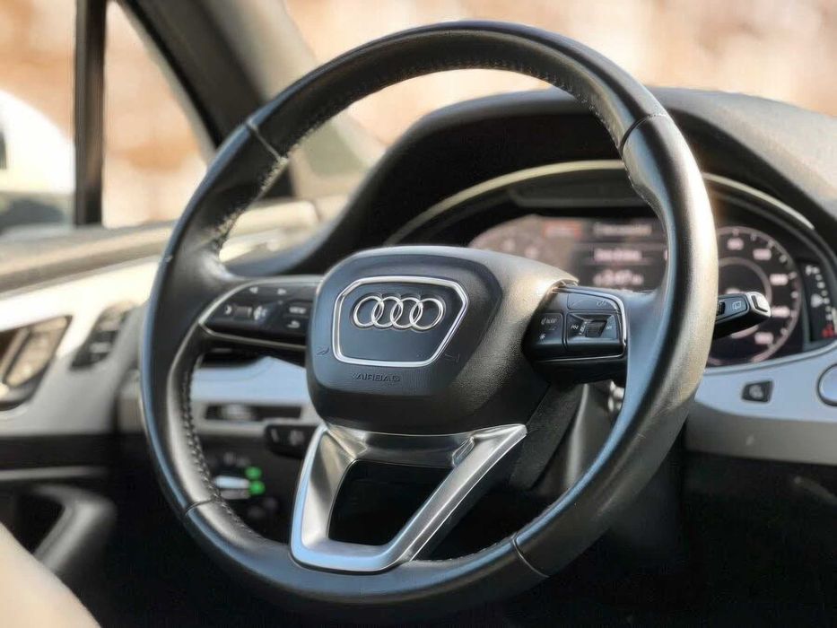 Audi Q7 45 TFSI quattro Premium Plus      2019