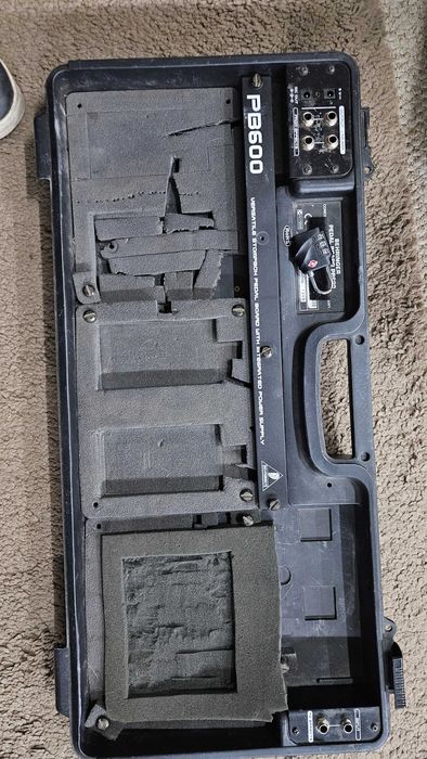 Pedalboard Behringer PB600